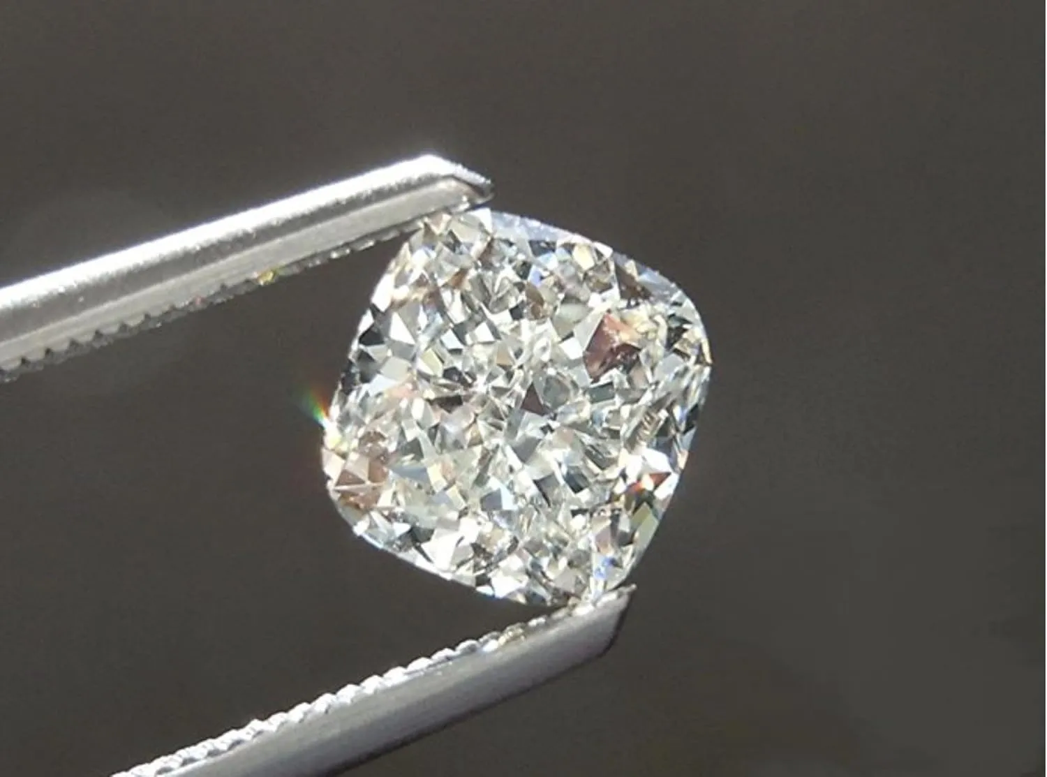 101 Facets 2 Carat Princess Cushion Cut NSCD Simulated Diamond Ring 925 Silver Platinum Plated Halo