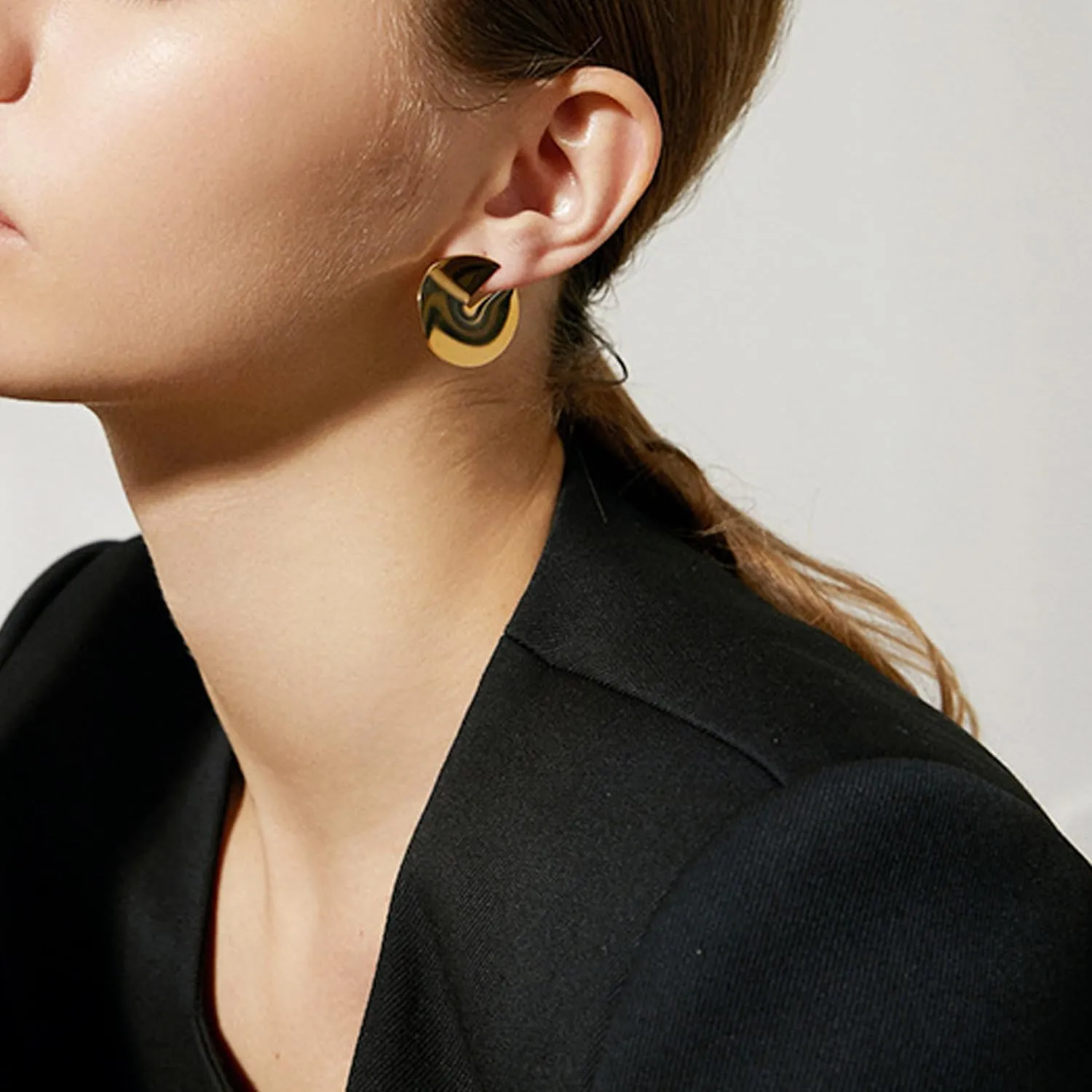 14K Gold Plated Post Stud Earrings Tiny Flower Daisy Earrings for Women Hypoallergenic Gold Studs for Sensitive Ears