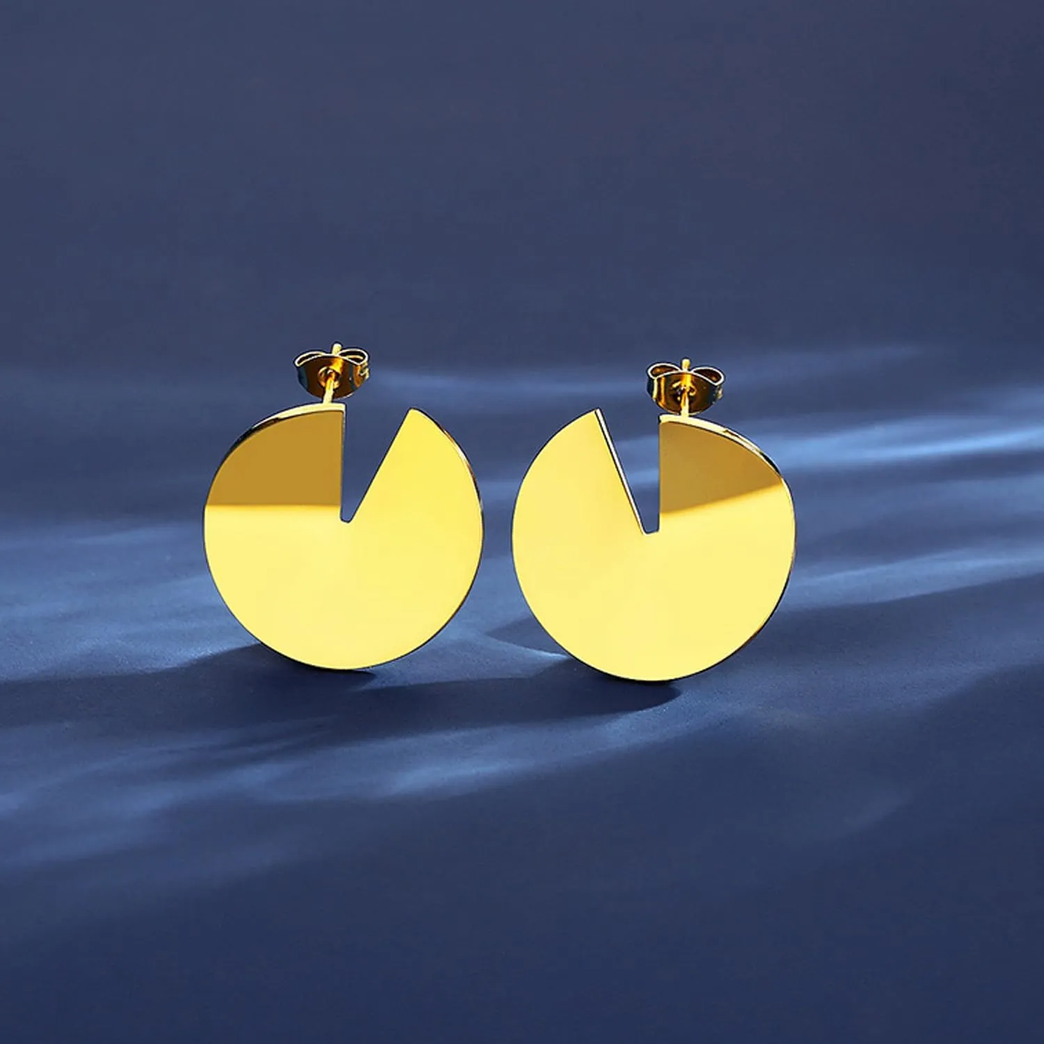 14K Gold Plated Post Stud Earrings Tiny Flower Daisy Earrings for Women Hypoallergenic Gold Studs for Sensitive Ears