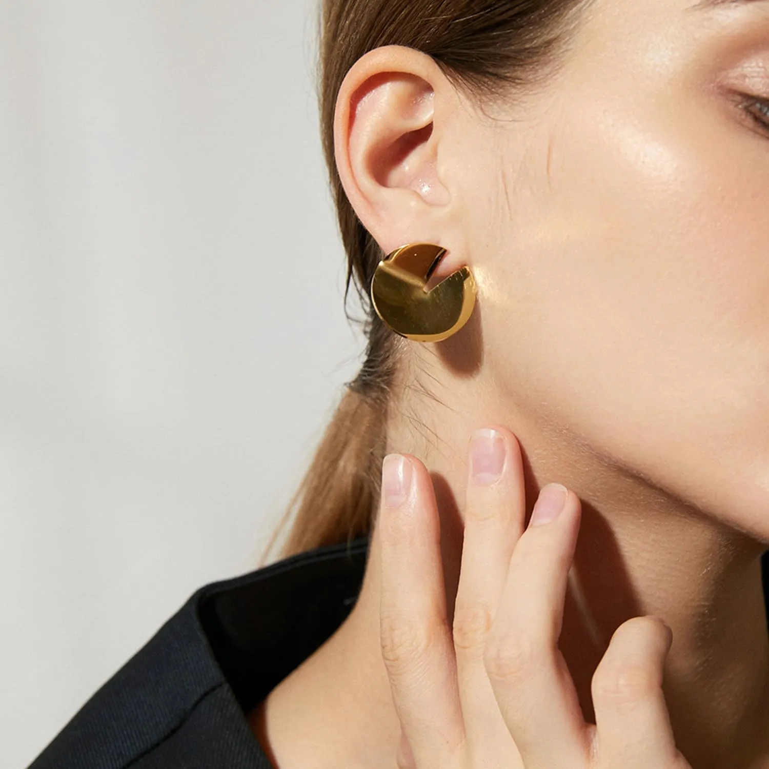 14K Gold Plated Post Stud Earrings Tiny Flower Daisy Earrings for Women Hypoallergenic Gold Studs for Sensitive Ears