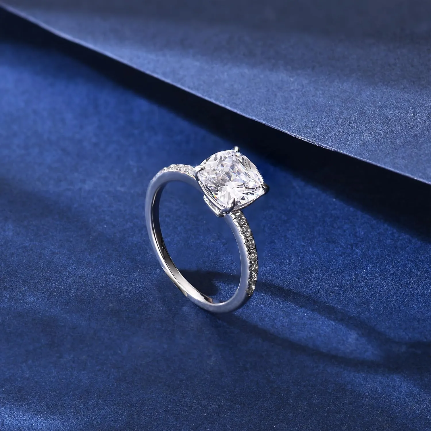 2ct Cushion Cut Moissanite Rings for Women, D Color VVS1 Clarity Lab Created Diamond Rings 14K White Yellow Gold Vermeil Moissanite Engagement Rings for Women Wife Jewelry Gifts