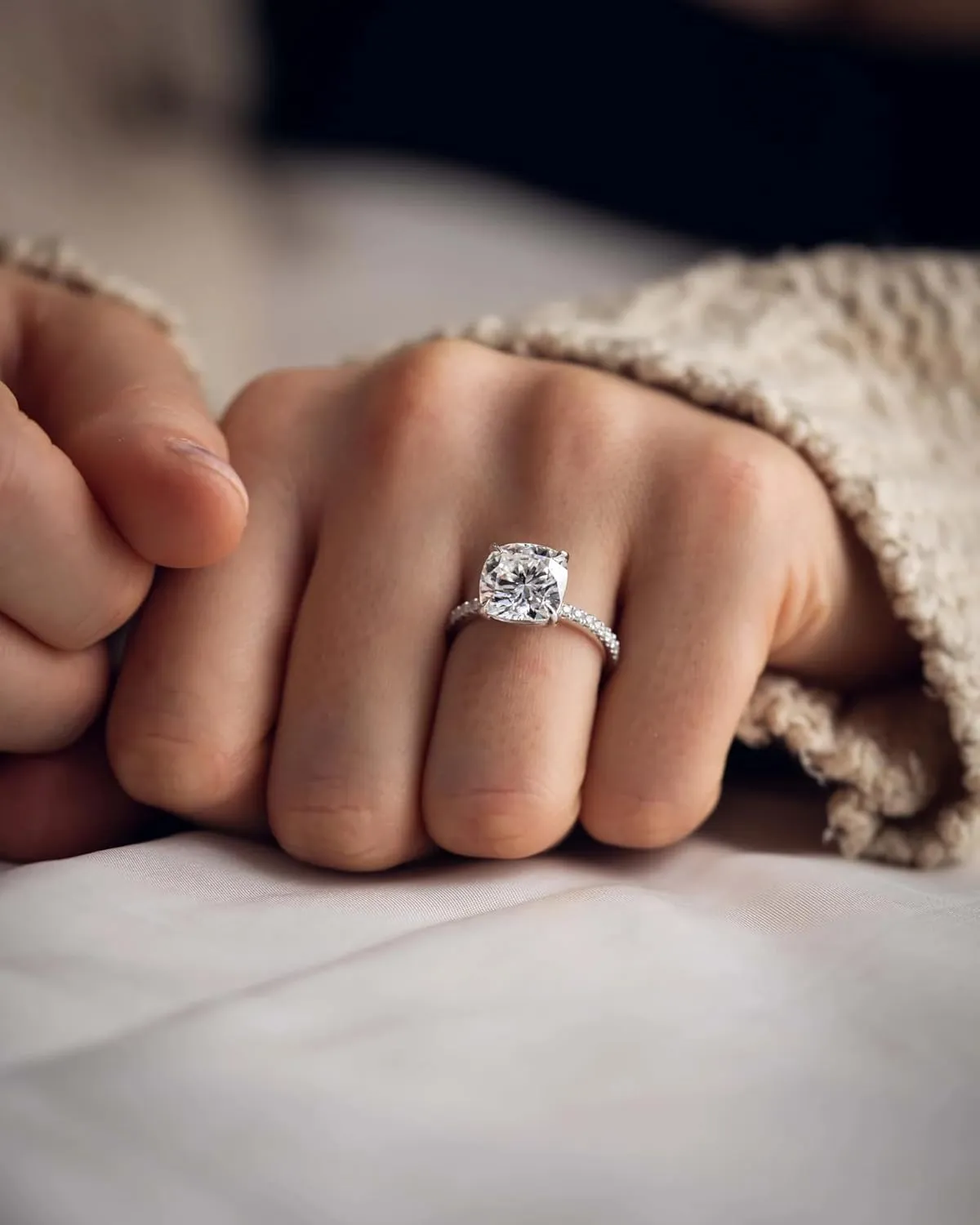 2ct Cushion Cut Moissanite Rings for Women, D Color VVS1 Clarity Lab Created Diamond Rings 14K White Yellow Gold Vermeil Moissanite Engagement Rings for Women Wife Jewelry Gifts