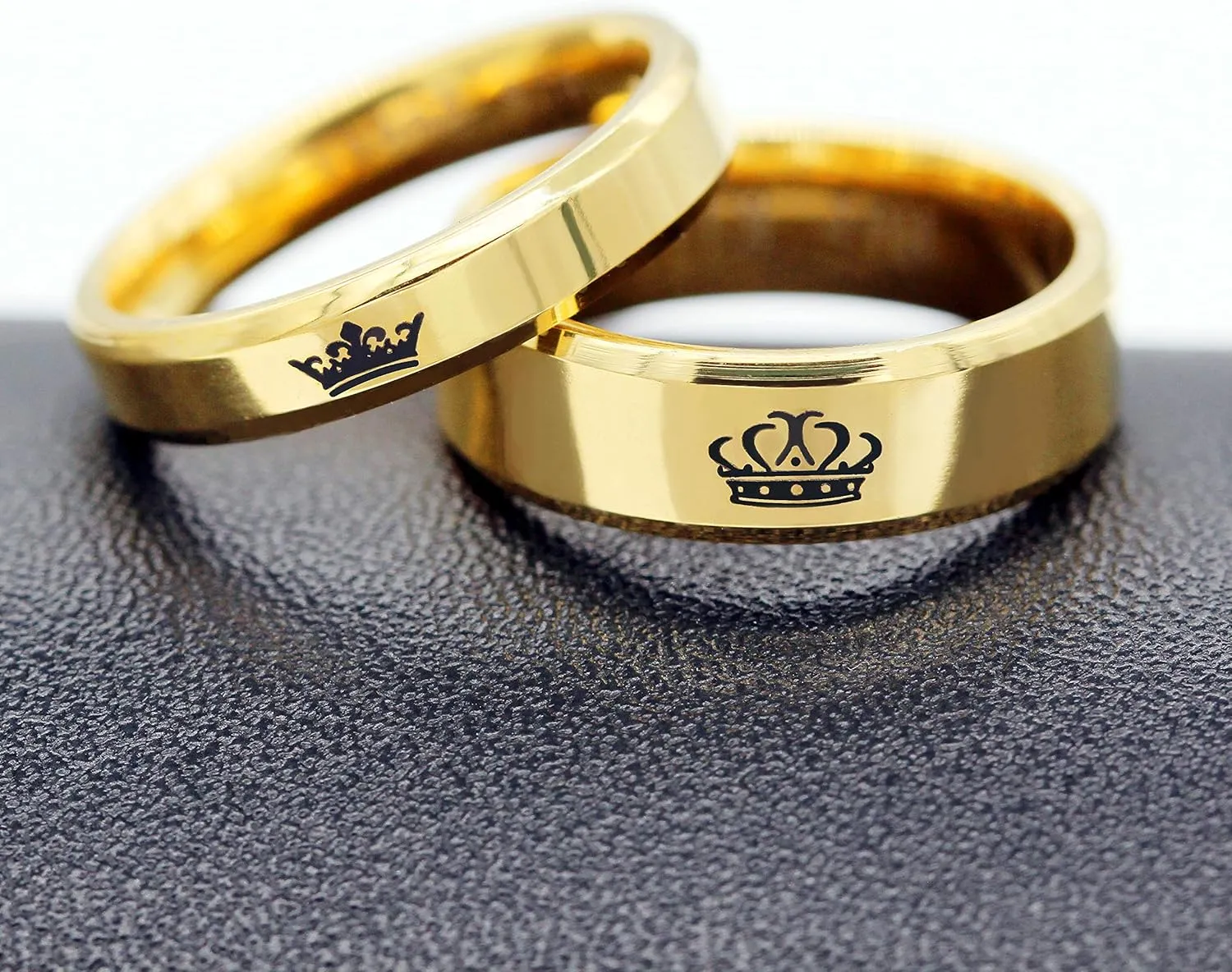 2pcs His Queen and Her King Couple Rings Set, Titanium Steel Matching Promise Wedding Engagement Band for Couples (Black, Gold)