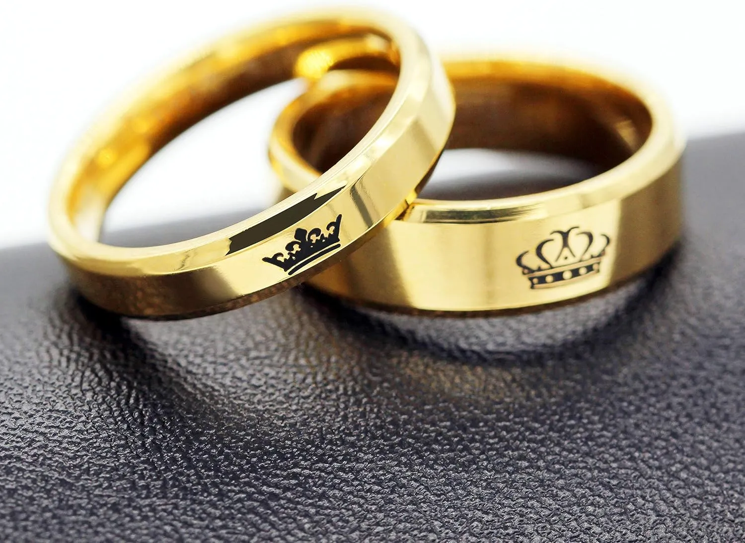 2pcs His Queen and Her King Couple Rings Set, Titanium Steel Matching Promise Wedding Engagement Band for Couples (Black, Gold)