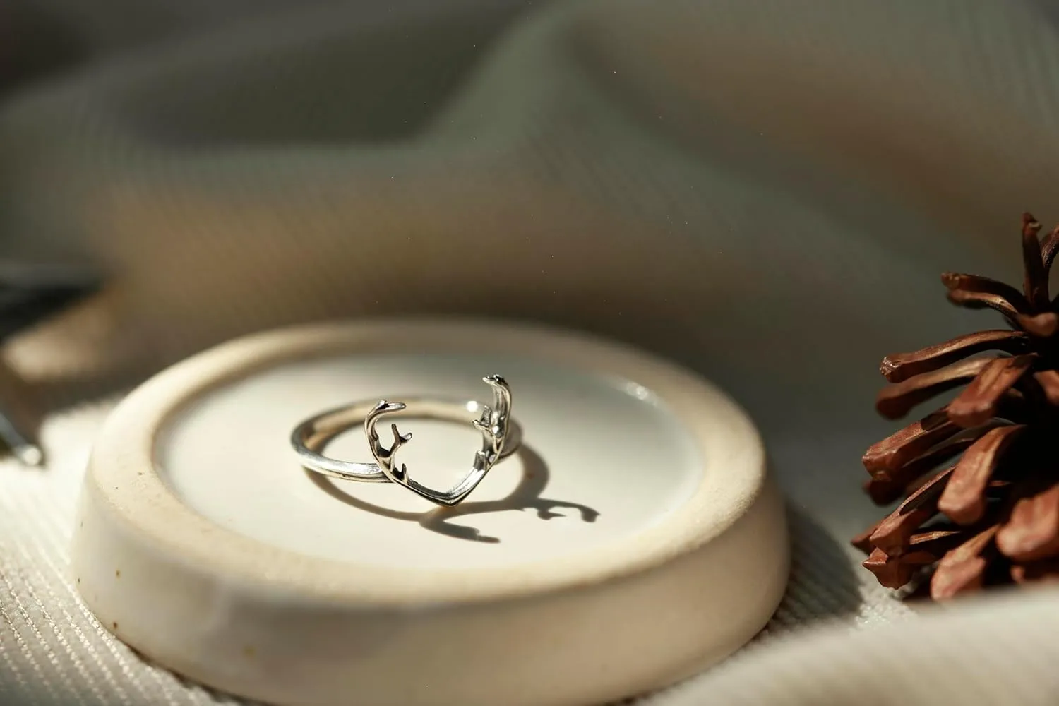 AeraVida Spirit of The Forest Mesmerizing Deer Antler .925 Sterling Silver Band Ring | Sterling Silver Deer Antler Ring | Forest Rings for Women | Jewelry Gifts | Comfort Fit USA Sizes 5-10