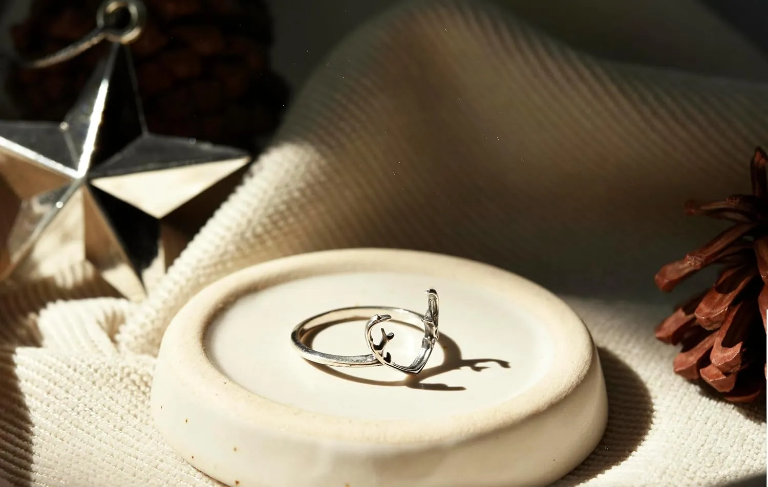 AeraVida Spirit of The Forest Mesmerizing Deer Antler .925 Sterling Silver Band Ring | Sterling Silver Deer Antler Ring | Forest Rings for Women | Jewelry Gifts | Comfort Fit USA Sizes 5-10
