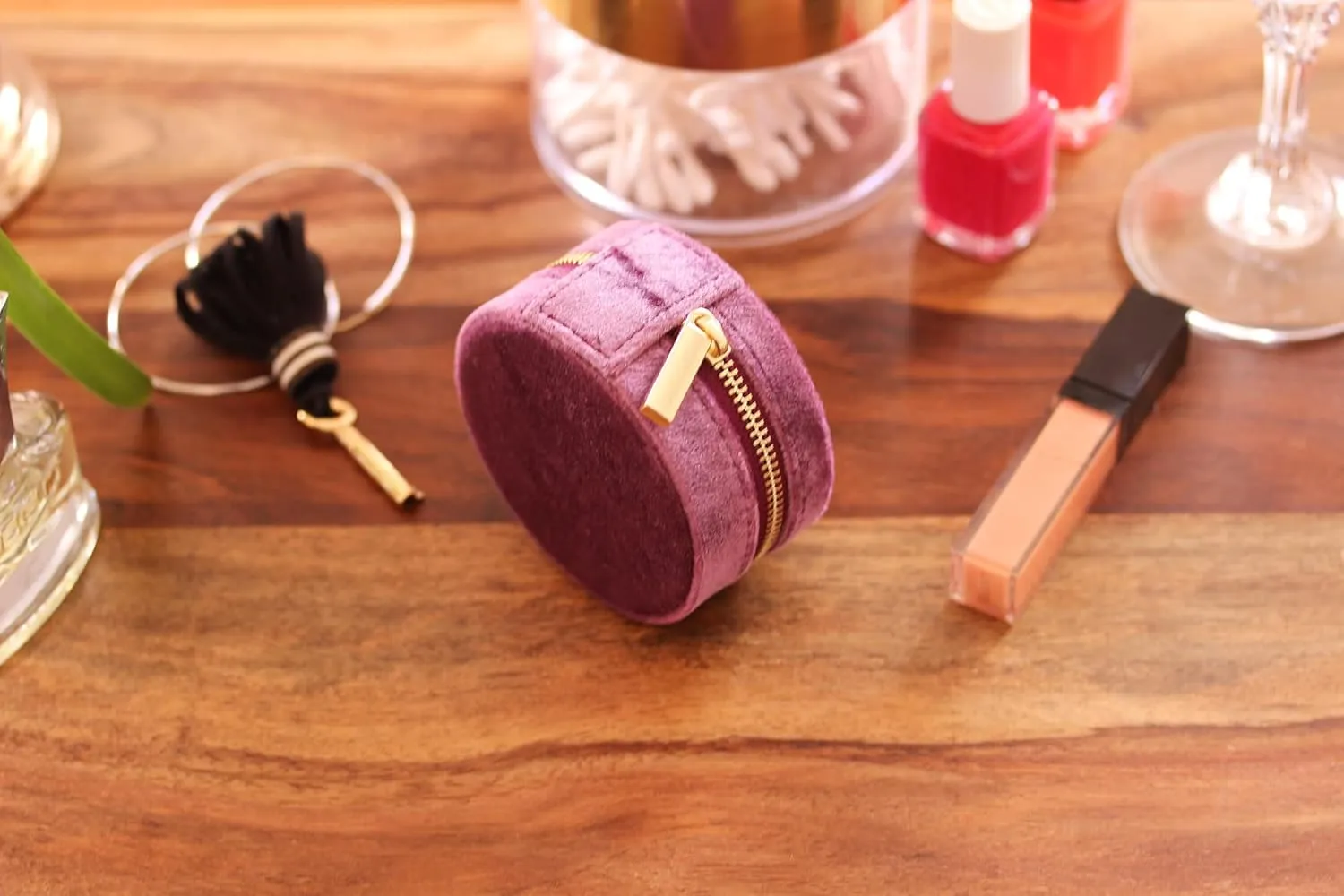 BLUTETE Velvet Travel Jewelry Case Small Round Travel Jewelry Organizer Jewelry Accessory Storage Case Gift Jewelry Box (Purple/Round)