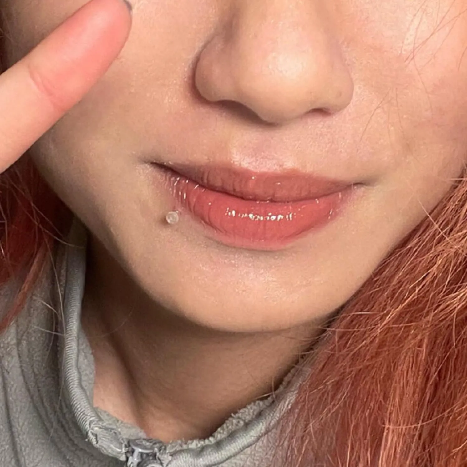 Cisyozi 16G Push in Clear Flat Back Earrings Plastic Nose Studs Lip Labret Monroe Piercing Retainer for Surgery Bioflex Cartilage Tragus Helix Earrings Studs for Work Sport 2mm