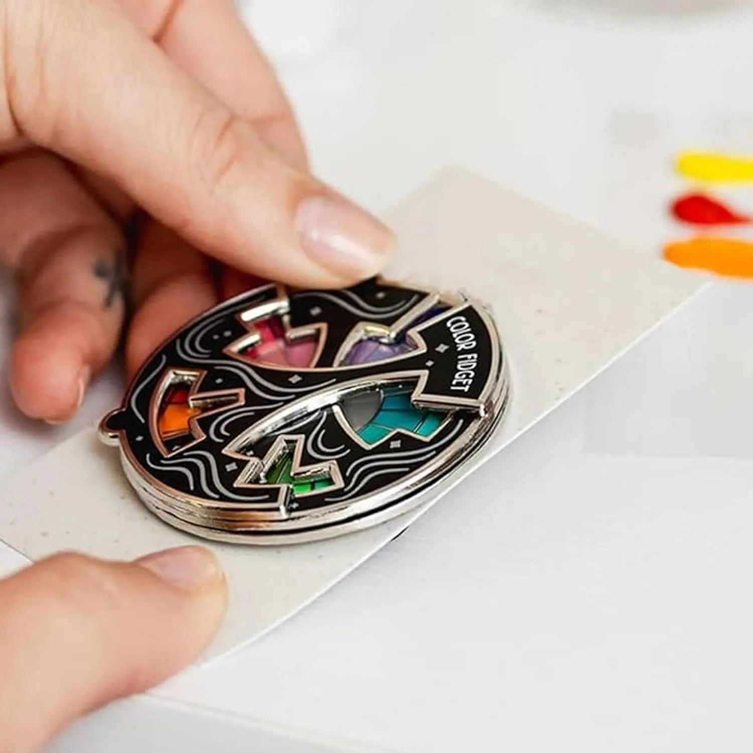 Color Fidget Enamel Pin, Creative Color Fidget Wheel Lapel Pins Relieve Stress, Funny Twenty Colors Wheel Brooch with Two Interactive Spinner Layers, Beautiful Enamel Pins Badge Gifts