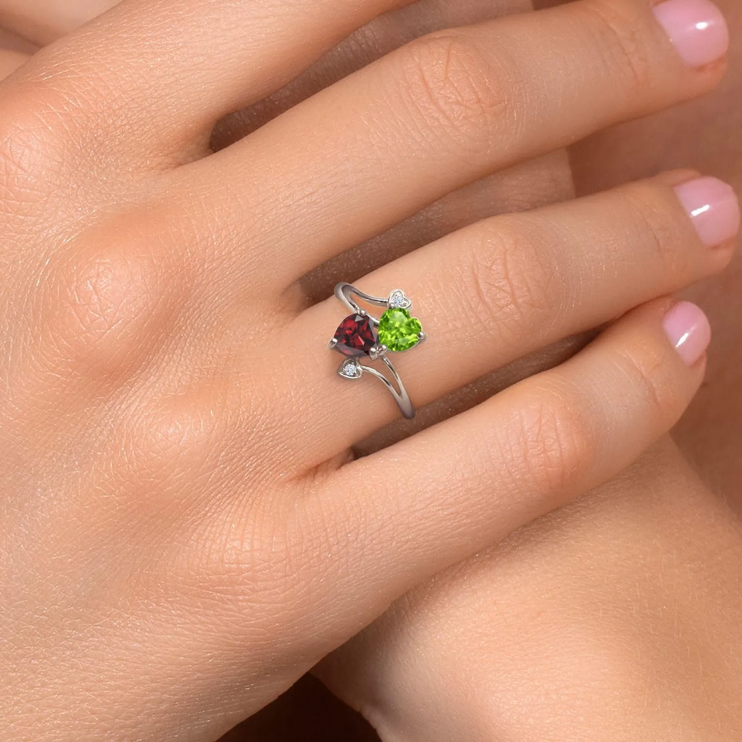 Gem Stone King 925 Sterling Silver Green Peridot and Red Garnet Ring | 1.76 Cttw | Heart Shape 6MM | Gemstone Birthstone | Heart Ring For Women | Available In Size 5, 6, 7, 8, 9