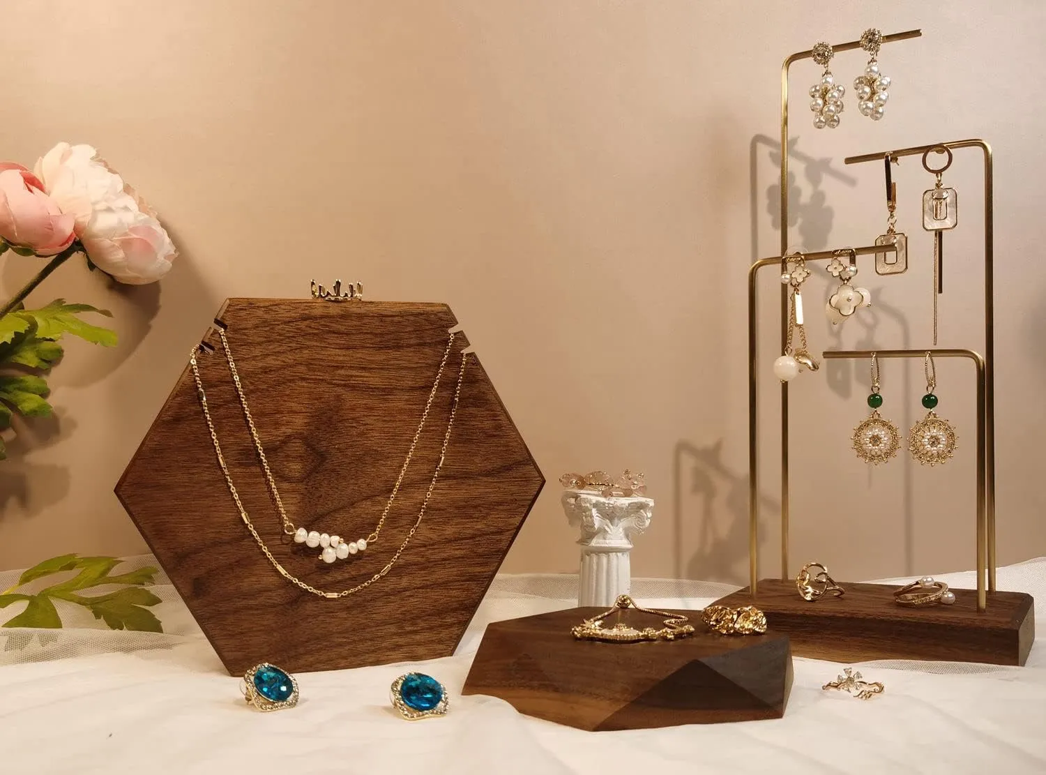 GemeShou Wood Necklace Display Stand, Walnut Hexagon Board Jewelry Holder for Show, Hanging Long Necklace Retail Jewelry organizerHexagon Necklace holder-Large