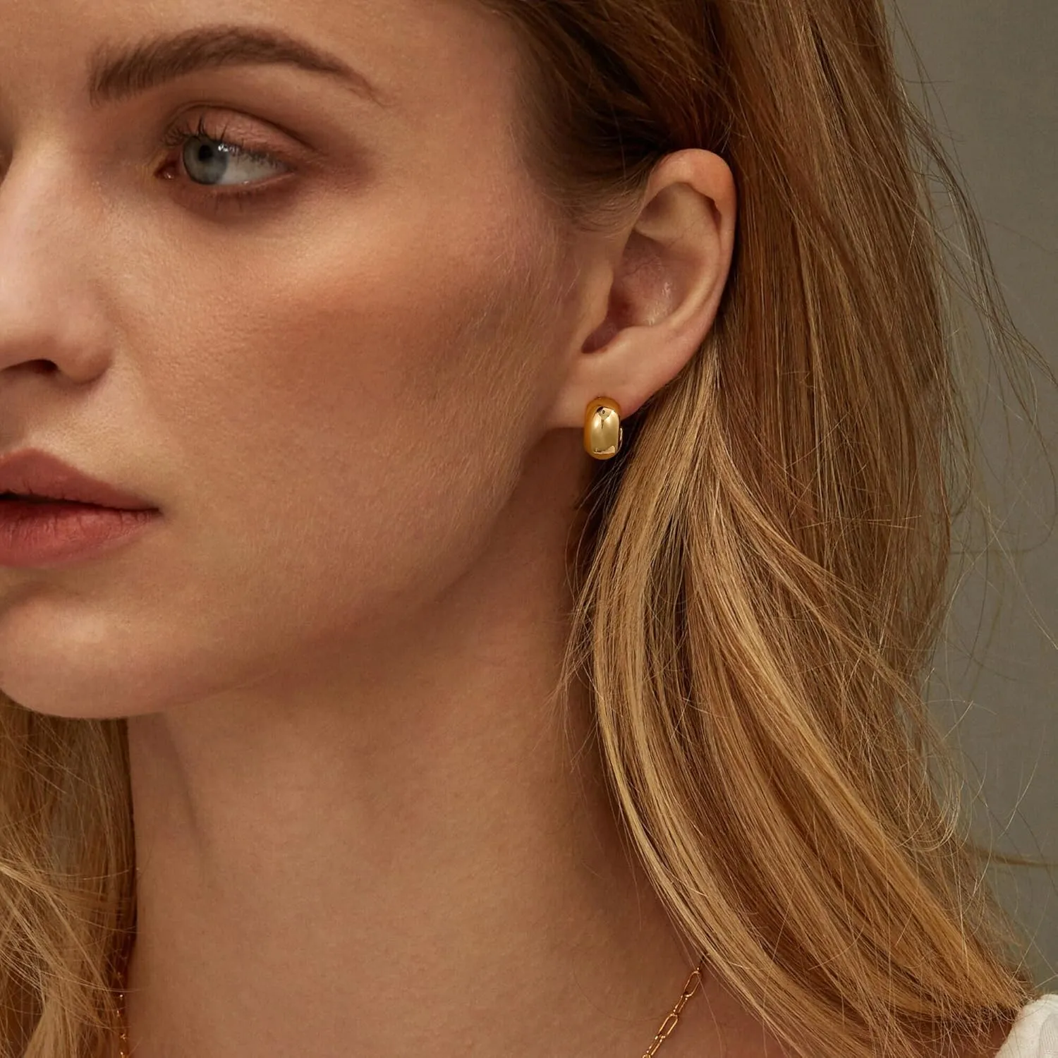 Gold Earrings for Women Trendy, 14K Gold Plated Chunky Hoop Earrings Lightweight Dainty Earring for Women Teens Jewelry Gifts