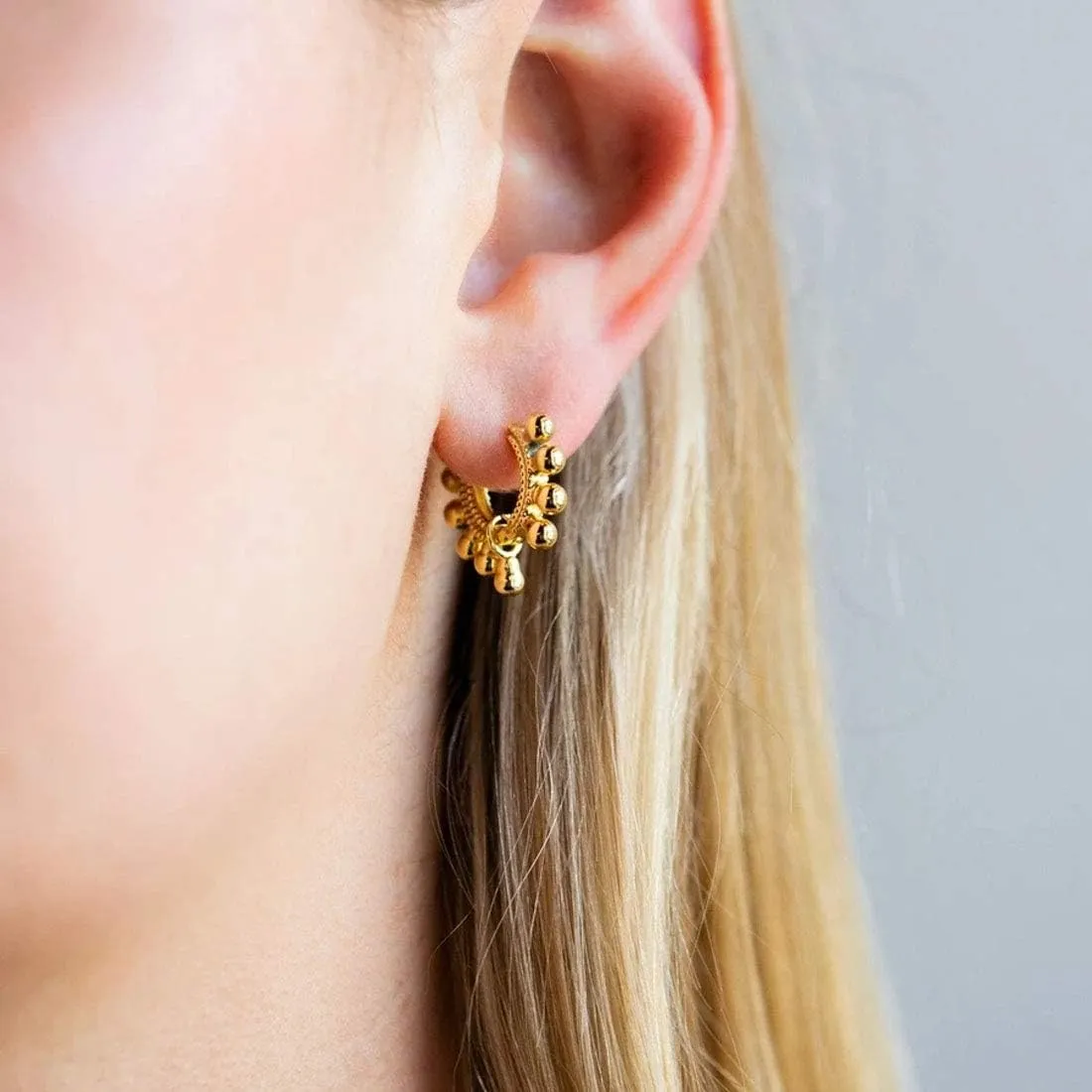 MEVECCO Dainty Gold Hoop Earrings for Women 18K Gold Plated Spike Huggie Hoop Earrings Geometry Handmade Minimalist Hypoallergenic Hoop Earrings for Her Gifts