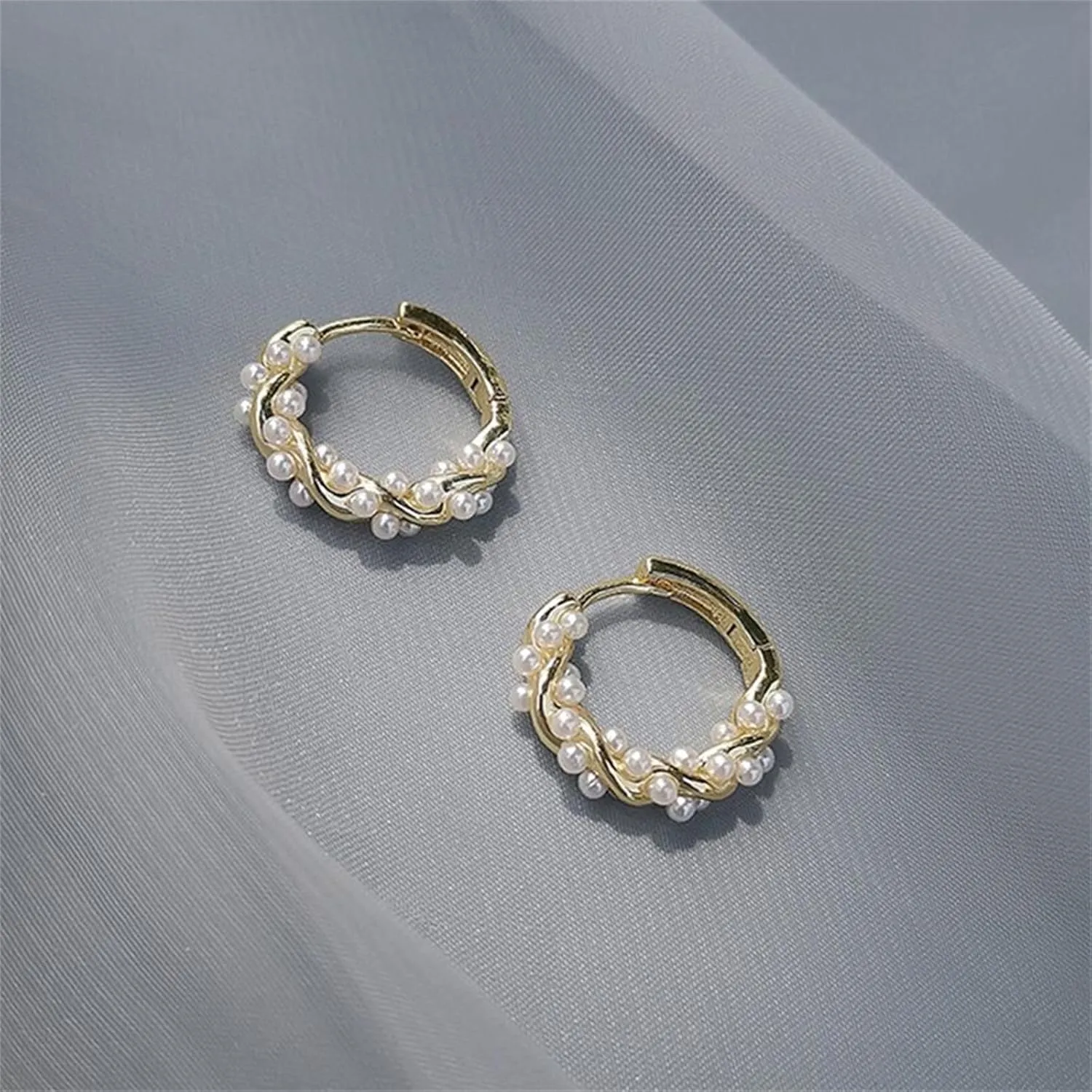ONLYJUMP Pearl Chunky Gold Hoop Earring For Women 18K Gold Plated Dainty Pearl Earrings - Pearl Hoop Earrings Trendy Jewelry Gifts