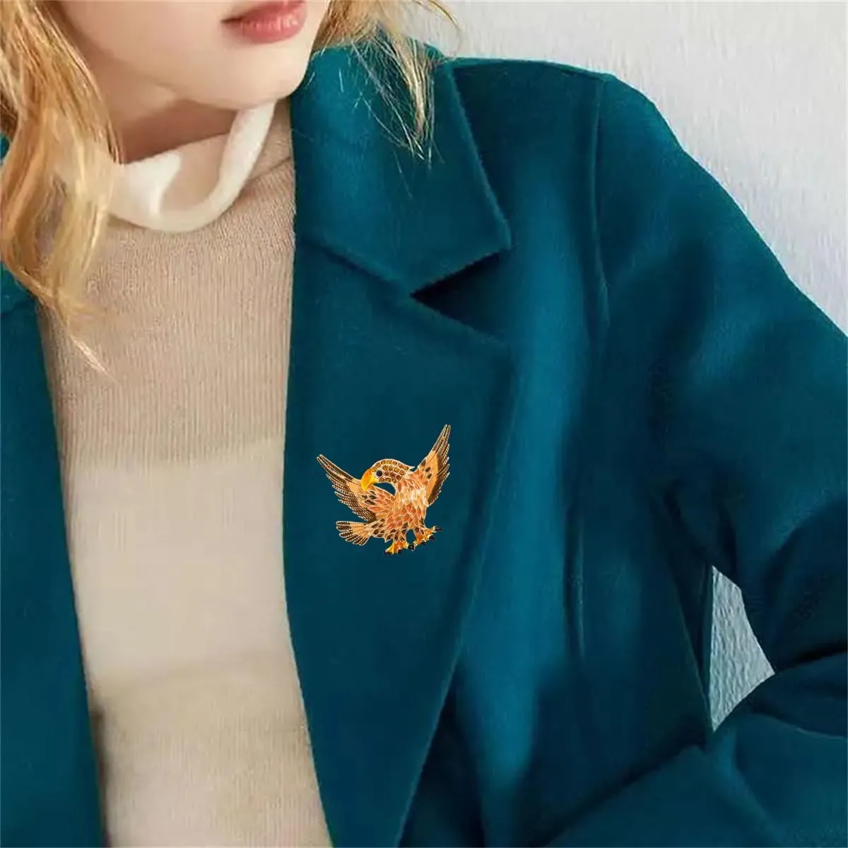Rhinestone Eagle Bird Brooch Pin for Women Unisex Gold Plated Crystals Flying Wing Hawk Brooches Lapel Pins Suit Collar Dress Accessories Lightweight Jewelry for Holiday Birthday Party
