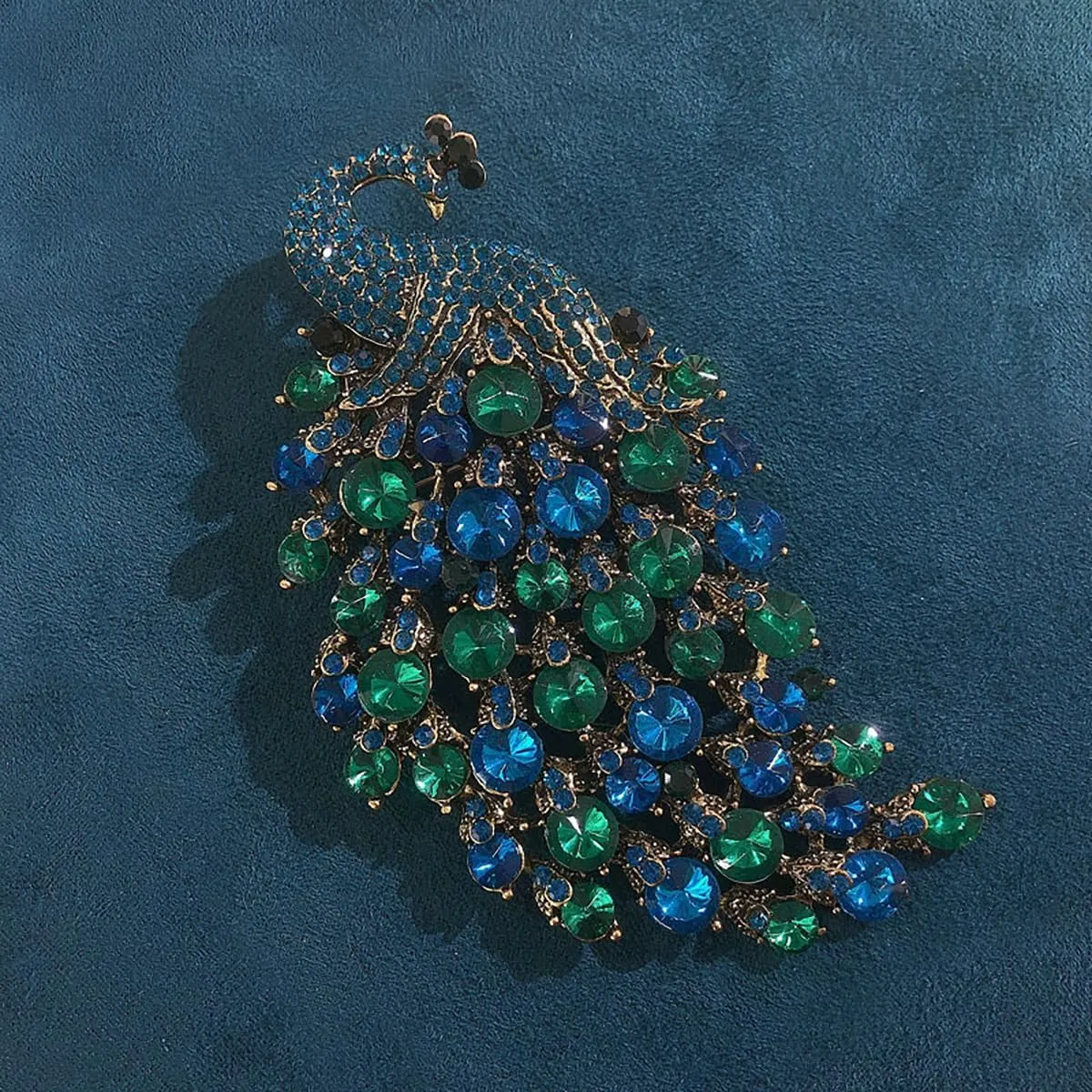 Rhinestone Peacock Brooch Pin Sparkling Big Peacock Brooch Pin Lapel Pins Vintage Red Blue Green Crystal Peacock Brooch Animal Brooches Elegant Hat Bag Dress Pin Jewelry for Women