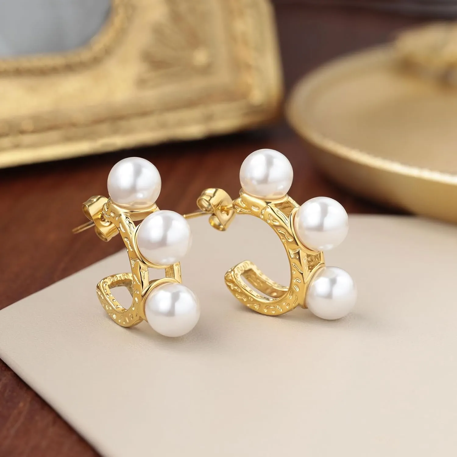 YAMI Gold Hoop Earrings for Women, 14K Gold Plated Lightweight Chunky Open Hoops Hypoallergenic Earrings, Pearl Earrings Jewelry Gifts for Her